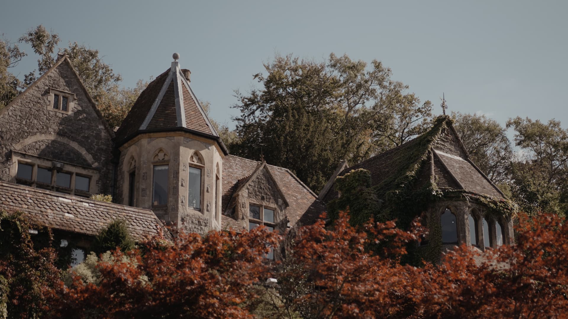 Elegant exterior of Cadbury House captured on a bright wedding morning.